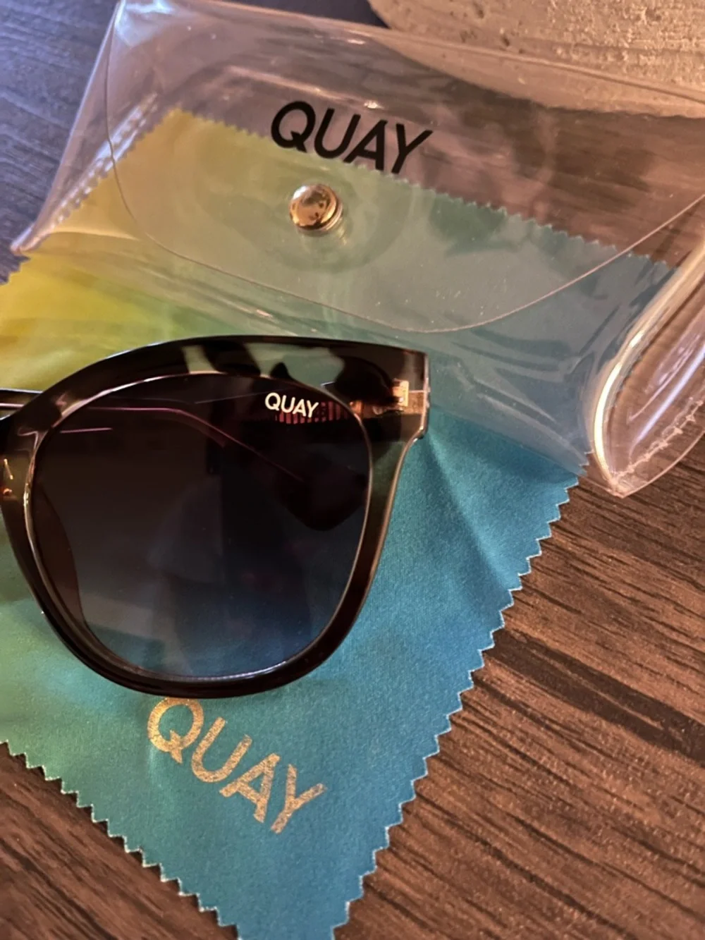 Quay Australia “-It’s My Way-125”Sunglasses with Dark Brown Lenses - Picture 3 of 4